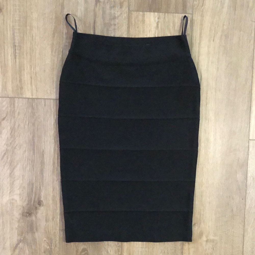 Like new - BCBGMaxAzria ‘Alexa’ Bandage Skirt in Black